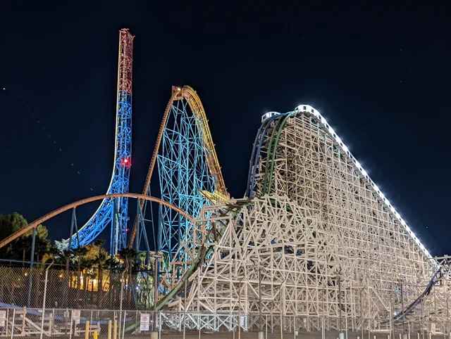 Six Flags Magic Mountain : Parks in LA
